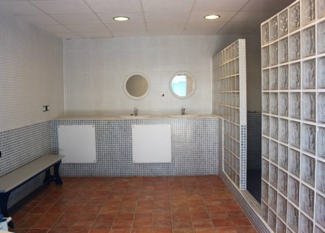  Innenraum der Toiletten 